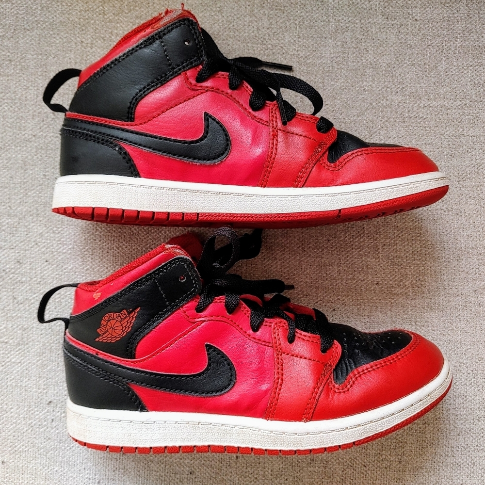 ✨SOLD✨Boys Nike Air Jordan, Sz 2 (Youth)